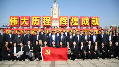 新华保险领导班子参观庆祝中华人民共和国成立70周年大型成就展