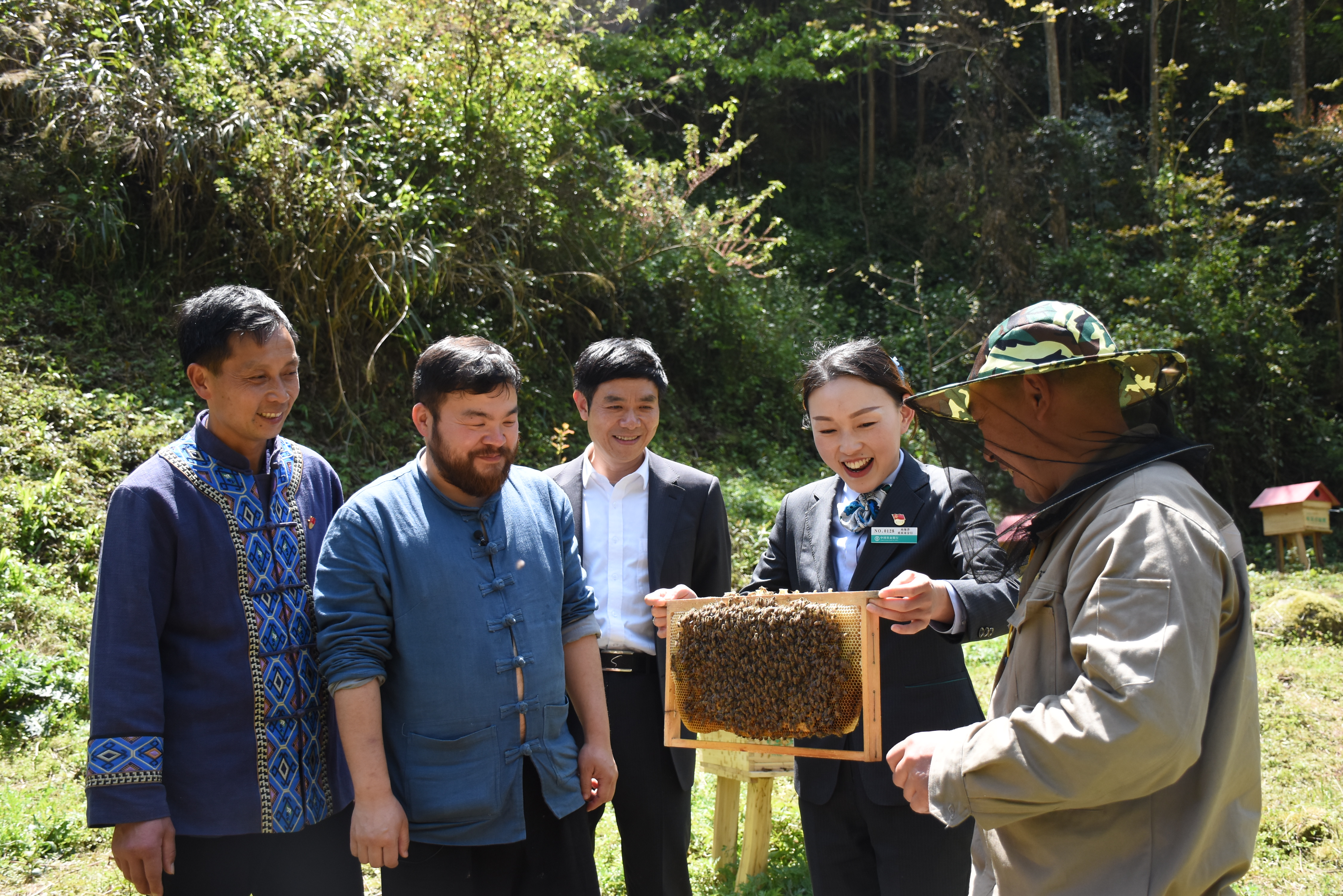 农行重庆市分行“慧生活直播”首秀 创消费扶贫网播带货新纪录