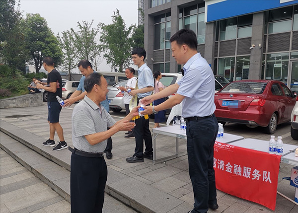 建行重庆市分行“劳动者港湾”爱心助力高考